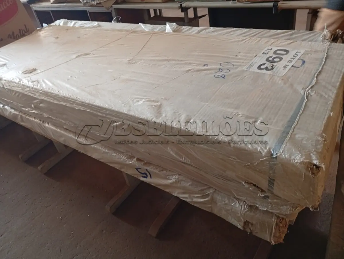 LOTE 093 - 01 - GUARDA ROUPA RETRO CINZA CLARO MOBILI DI CASA (NO ESTADO, NÃO SABEMOS SE FUNCIONA. LEILÃO NÃO TEM GARANTIA E NEM DEVOLUÇÃO, SUJEITO A POSSÍVEIS AVARIAS VISÍVEIS/OCULTAS E/OU AUSÊNCIA DE COMPONENTES)