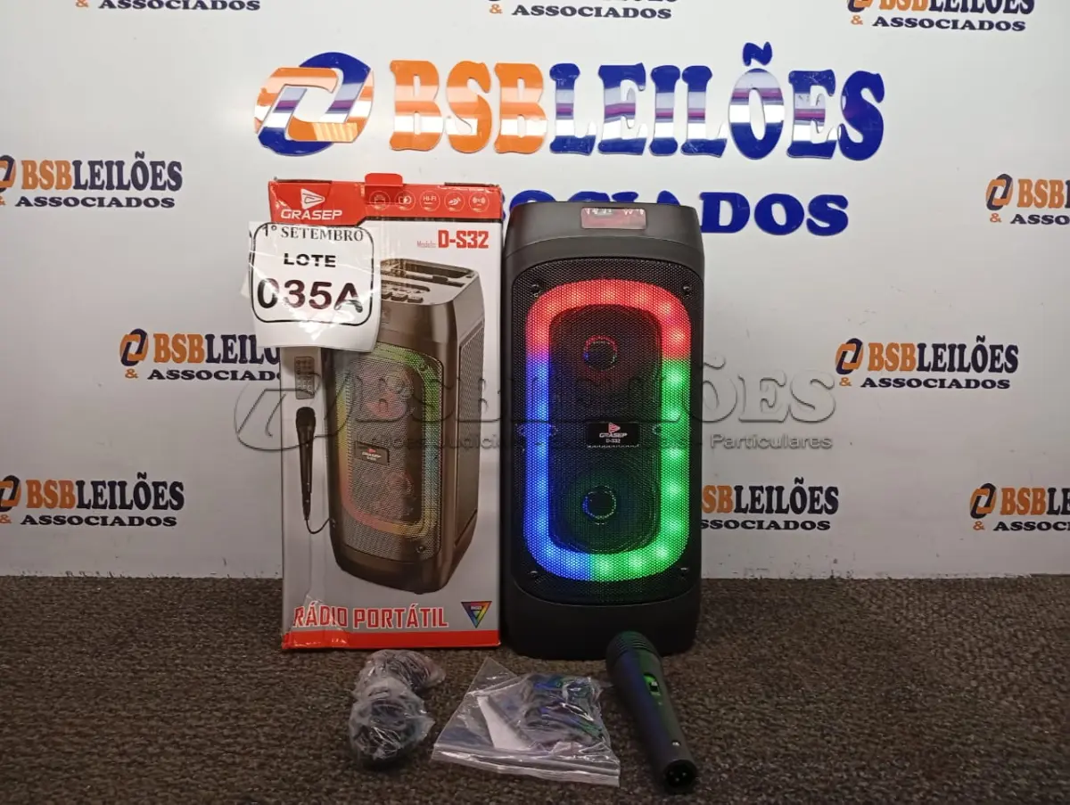 LOTE 035 - 01 RÁDIO PORTÁTIL COM BLUETOOTH 01 MICROFONE É CONTROLE MARCA GRASEP MODELO D-S32 (NOVO) (NO ESTADO) ATENÇÃO! FAZER A VISITAÇÃO ANTES DE ARREMATAR, NÃO SABEMOS SE FUNCIONA. LEILÃO NÃO TEM GARANTIA E NEM DEVOLUÇÃO, SUJEITO A POSSÍVEIS AVARIAS VISÍVEIS/OCULTAS E/OU AUSÊNCIA DE COMPONENTES.