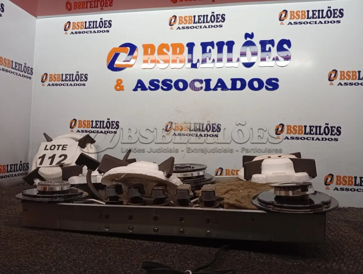 LOTE 112 - 01 - FOGÃO COOKTOP 5 BOCAS VIDRO QUEBRADO (NO ESTADO, NÃO SABEMOS SE FUNCIONA. LEILÃO NÃO TEM GARANTIA E NEM DEVOLUÇÃO, SUJEITO A POSSÍVEIS AVARIAS VISÍVEIS/OCULTAS E/OU AUSÊNCIA DE COMPONENTES)