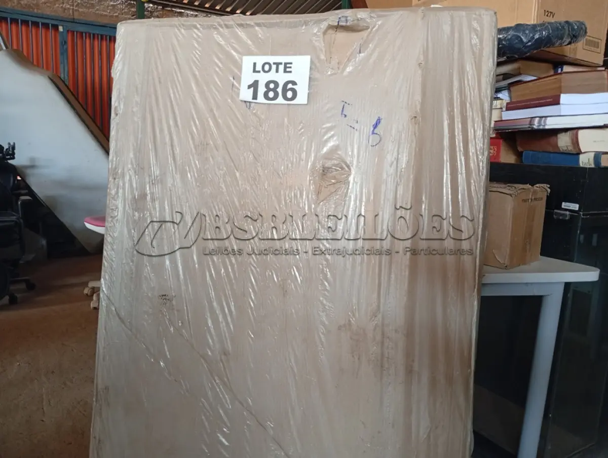 LOTE 186 - 01 – BERÇO BRANCO (NO ESTADO, NÃO SABEMOS SE FUNCIONA. LEILÃO NÃO TEM GARANTIA E NEM DEVOLUÇÃO, SUJEITO A POSSÍVEIS AVARIAS VISÍVEIS/OCULTAS E/OU AUSÊNCIA DE COMPONENTES)