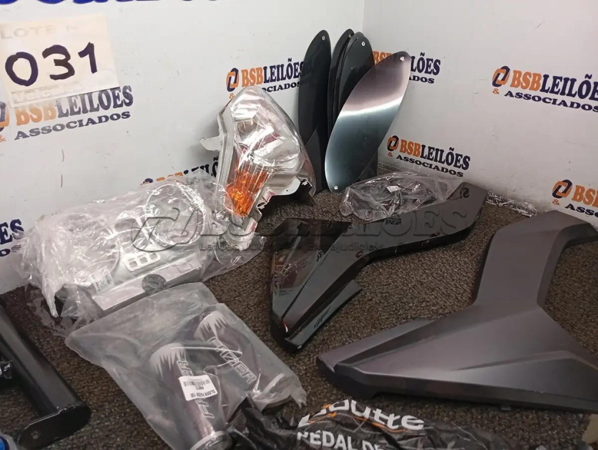 LOTE 031 - 22 – ITENS PARA MOTOS DIVERSOS (NO ESTADO, NÃO SABEMOS SE FUNCIONA. LEILÃO NÃO TEM GARANTIA E NEM DEVOLUÇÃO, SUJEITO A POSSÍVEIS AVARIAS VISÍVEIS/OCULTAS E/OU AUSÊNCIA DE COMPONENTES)