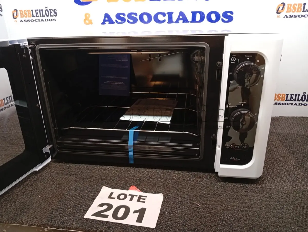LOTE 201 - 01 - FORNO DE BANCADA ELÉTRICO BRANCO COM GRILL DOURADOR DAKO SUPREME 44 LITROS 110V (NO ESTADO, NÃO SABEMOS SE FUNCIONA. LEILÃO NÃO TEM GARANTIA E NEM DEVOLUÇÃO, SUJEITO A POSSÍVEIS AVARIAS VISÍVEIS/OCULTAS E/OU AUSÊNCIA DE COMPONENTES)