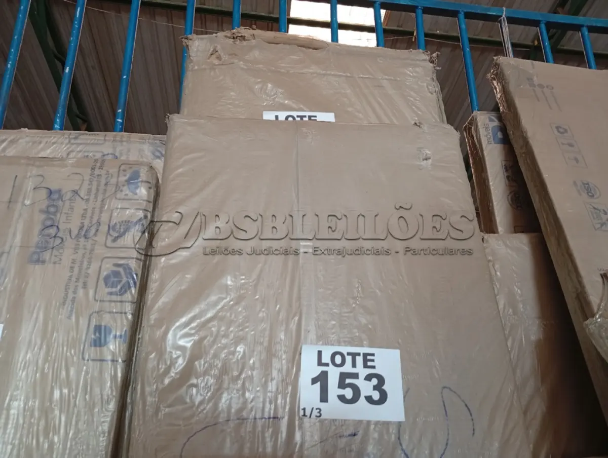LOTE 153 - 01 - GUARDA ROUPA 1094 (NO ESTADO, NÃO SABEMOS SE FUNCIONA. LEILÃO NÃO TEM GARANTIA E NEM DEVOLUÇÃO, SUJEITO A POSSÍVEIS AVARIAS VISÍVEIS/OCULTAS E/OU AUSÊNCIA DE COMPONENTES)