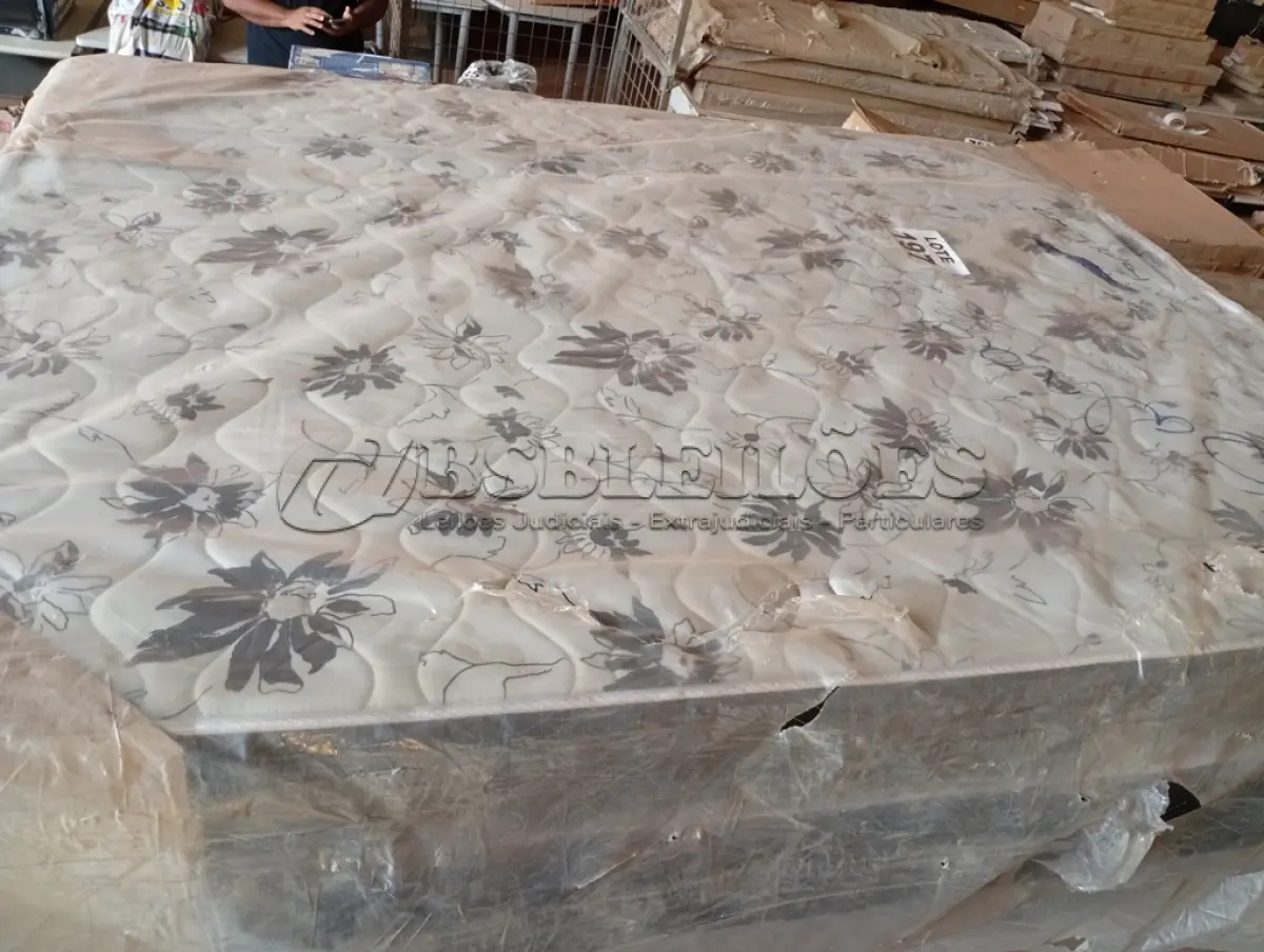 LOTE 197 - 01 - CAMA CONJUGADO CASAL DE ESPUMA DREAM D28 - 138X188 42CM (NO ESTADO, NÃO SABEMOS SE FUNCIONA. LEILÃO NÃO TEM GARANTIA E NEM DEVOLUÇÃO, SUJEITO A POSSÍVEIS AVARIAS VISÍVEIS/OCULTAS E/OU AUSÊNCIA DE COMPONENTES)