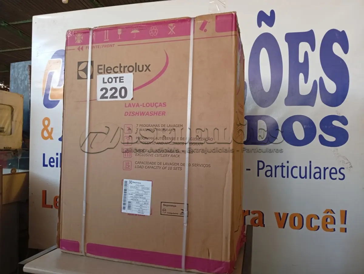 LOTE 220 - 01 - LAVA-LOUÇAS ELECTROLUX 10 SERVIÇOS COM FUNÇÃO HIGIENIZAR LL10X - INOX - 110 VOLTS (LACRADA) (NO ESTADO, NÃO SABEMOS SE FUNCIONA. LEILÃO NÃO TEM GARANTIA E NEM DEVOLUÇÃO, SUJEITO A POSSÍVEIS AVARIAS VISÍVEIS/OCULTAS E/OU AUSÊNCIA DE COMPONENTES)