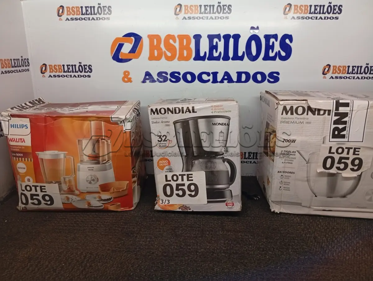 LOTE 059 - 01 BATEDEIRA PLANETÁRIA MONDIAL – 01 PROCESSADOR PHILIPS WALITA – 01 CAFETEIRA MONDIAL (NO ESTADO, NÃO SABEMOS SE FUNCIONA. LEILÃO NÃO TEM GARANTIA E NEM DEVOLUÇÃO, SUJEITO A POSSÍVEIS AVARIAS VISÍVEIS/OCULTAS E/OU AUSÊNCIA DE COMPONENTES)