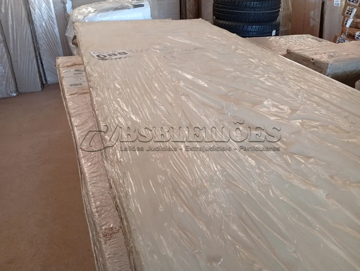LOTE 088 - 01 - GUARDA ROUPA CASAL 3 PORTAS 6 GAVETAS SPAZIO MÓVEIS LOPAS BRANCO (NO ESTADO, NÃO SABEMOS SE FUNCIONA. LEILÃO NÃO TEM GARANTIA E NEM DEVOLUÇÃO, SUJEITO A POSSÍVEIS AVARIAS VISÍVEIS/OCULTAS E/OU AUSÊNCIA DE COMPONENTES)