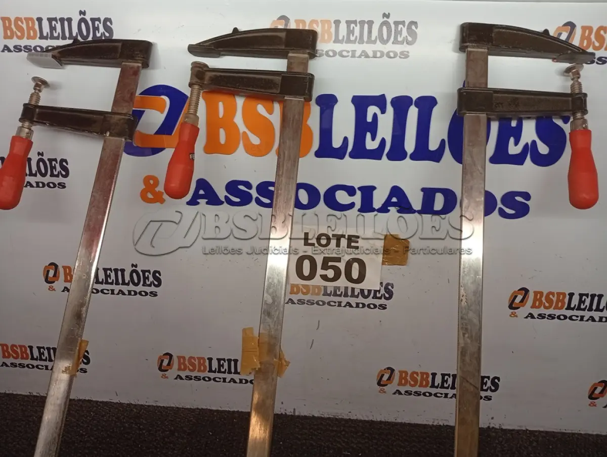 LOTE 050 - 03 - GRAMPOS SARGENTO PROFISSIONAL PARA MARCENEIRO (NO ESTADO, NÃO SABEMOS SE FUNCIONA. LEILÃO NÃO TEM GARANTIA E NEM DEVOLUÇÃO, SUJEITO A POSSÍVEIS AVARIAS VISÍVEIS/OCULTAS E/OU AUSÊNCIA DE COMPONENTES)
