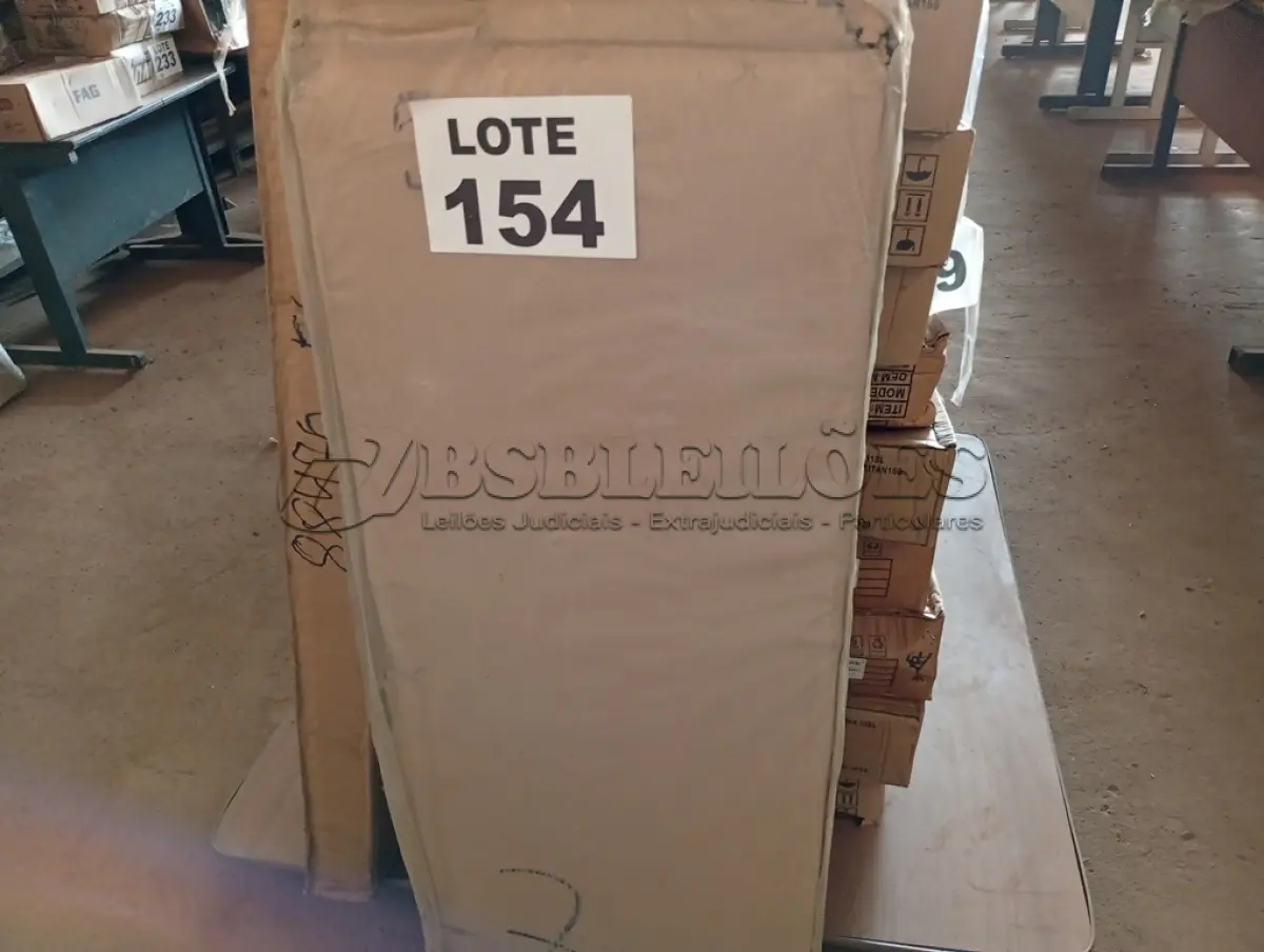 LOTE 154 - 01 - ARMÁRIO AEREO 3 PORTAS 2 NICHOS ATHENA (NO ESTADO, NÃO SABEMOS SE FUNCIONA. LEILÃO NÃO TEM GARANTIA E NEM DEVOLUÇÃO, SUJEITO A POSSÍVEIS AVARIAS VISÍVEIS/OCULTAS E/OU AUSÊNCIA DE COMPONENTES)
