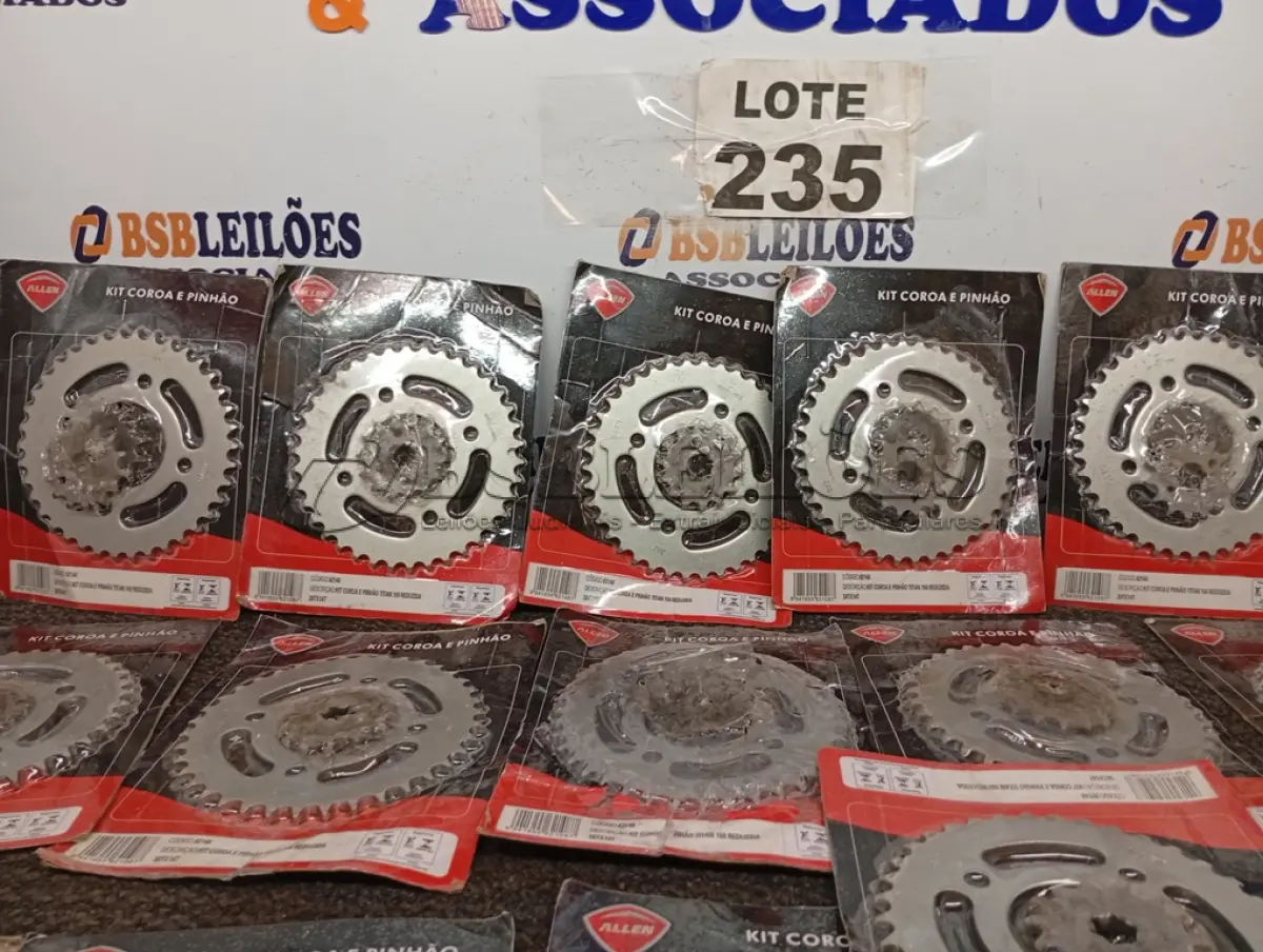 LOTE 235 - 19 – KIT COROA E PINHÃO MOTO (NO ESTADO, NÃO SABEMOS SE FUNCIONA. LEILÃO NÃO TEM GARANTIA E NEM DEVOLUÇÃO, SUJEITO A POSSÍVEIS AVARIAS VISÍVEIS/OCULTAS E/OU AUSÊNCIA DE COMPONENTES)