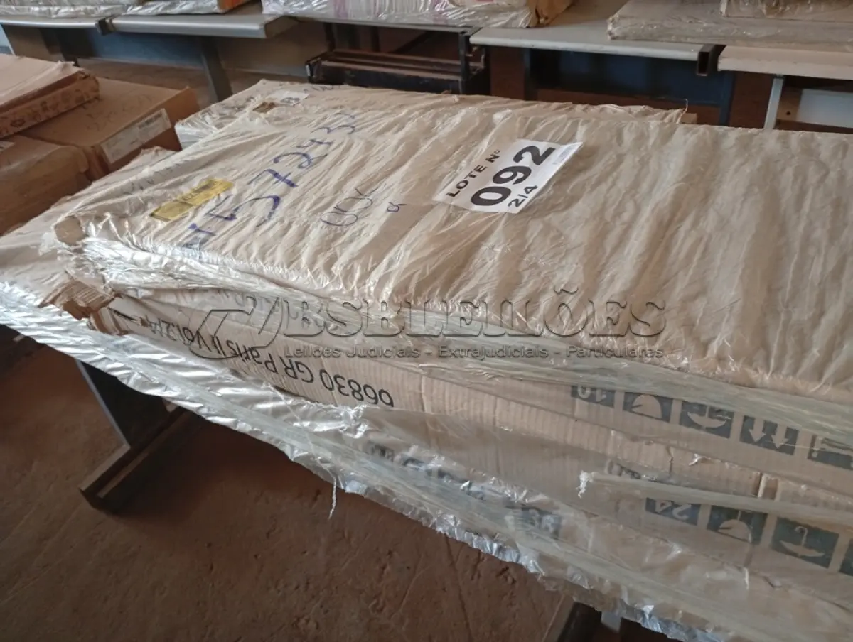 LOTE 092 - 01 - GUARDA-ROUPA CASAL COM ESPELHO 6 PORTAS - 6 GAVETAS DEMÓBILE PARIS II (NO ESTADO, NÃO SABEMOS SE FUNCIONA. LEILÃO NÃO TEM GARANTIA E NEM DEVOLUÇÃO, SUJEITO A POSSÍVEIS AVARIAS VISÍVEIS/OCULTAS E/OU AUSÊNCIA DE COMPONENTES)