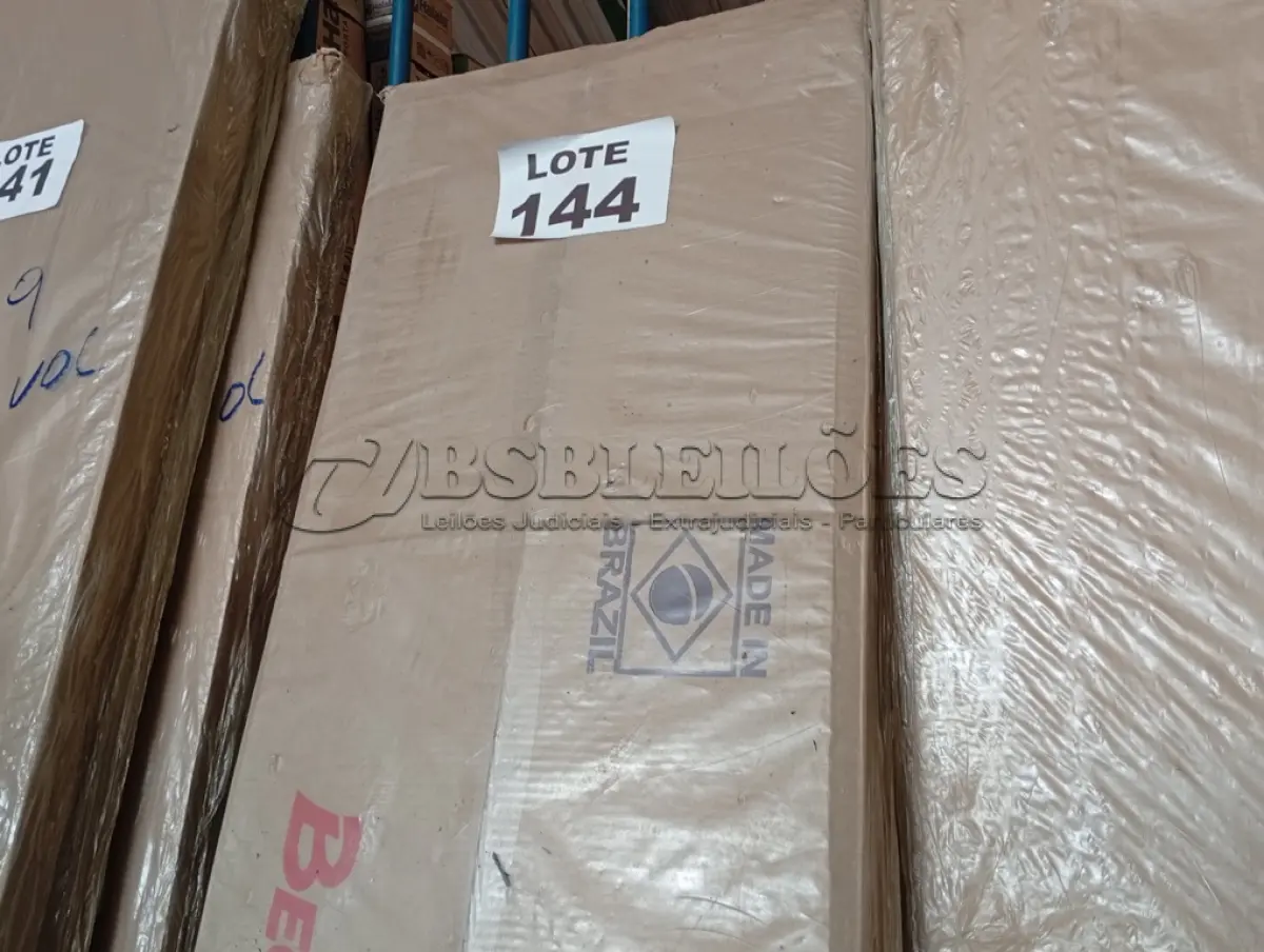 LOTE 144 - 01 - RACK ESTILO RETRÔ PARA TV ATÉ 65 POLEGADAS PÉS DE MADEIRA ELEGANT MÓVEIS BECHARA (NO ESTADO, NÃO SABEMOS SE FUNCIONA. LEILÃO NÃO TEM GARANTIA E NEM DEVOLUÇÃO, SUJEITO A POSSÍVEIS AVARIAS VISÍVEIS/OCULTAS E/OU AUSÊNCIA DE COMPONENTES)