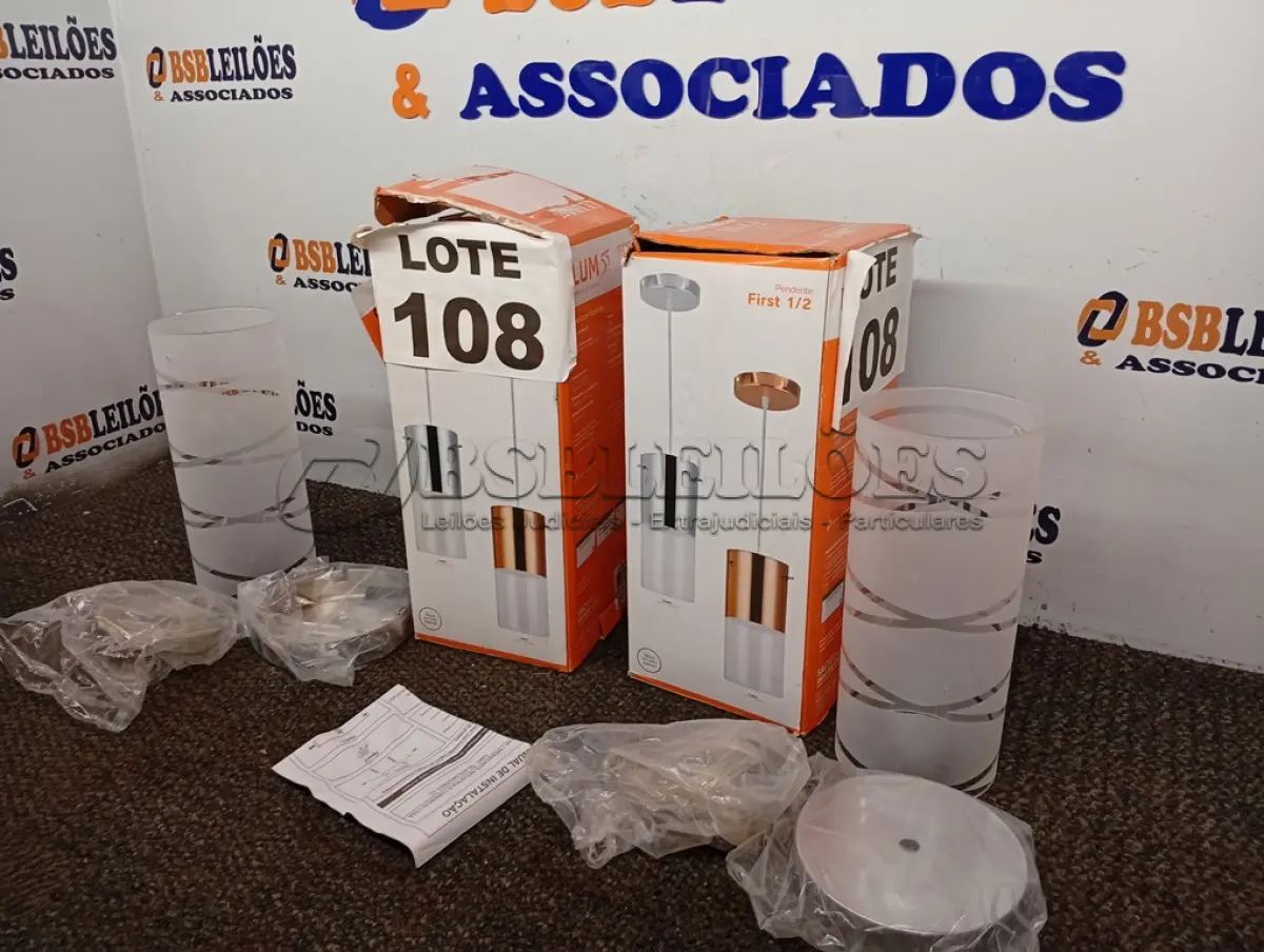 LOTE 108 - 02 - PENDENTES REDONDO PARA 1 LÂMPADA FIRST 12CM COBRE (NO ESTADO, NÃO SABEMOS SE FUNCIONA. LEILÃO NÃO TEM GARANTIA E NEM DEVOLUÇÃO, SUJEITO A POSSÍVEIS AVARIAS VISÍVEIS/OCULTAS E/OU AUSÊNCIA DE COMPONENTES)