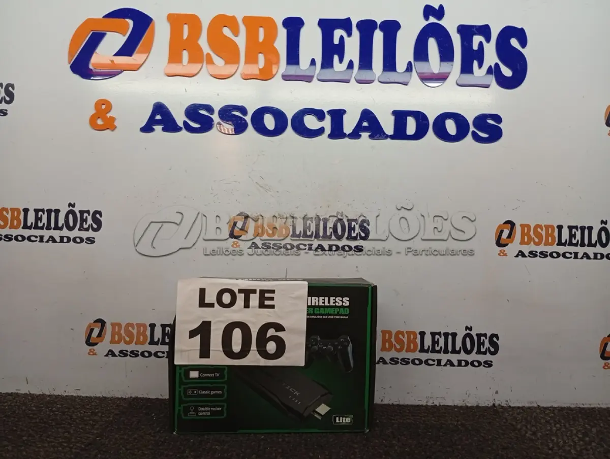 LOTE 106 - 01 - VÍDEO GAME STICK LITE COM 10.000 MIL JOGOS + 2 CONTROLES SEM FIO (NO ESTADO, NÃO SABEMOS SE FUNCIONA. LEILÃO NÃO TEM GARANTIA E NEM DEVOLUÇÃO, SUJEITO A POSSÍVEIS AVARIAS VISÍVEIS/OCULTAS E/OU AUSÊNCIA DE COMPONENTES)