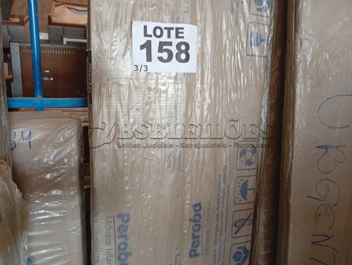 LOTE 158 - 01 - GUARDA ROUPA INFANTIL 4 PORTAS E 3 GAVETAS 100 MDF MIMO BRANCO (NO ESTADO, NÃO SABEMOS SE FUNCIONA. LEILÃO NÃO TEM GARANTIA E NEM DEVOLUÇÃO, SUJEITO A POSSÍVEIS AVARIAS VISÍVEIS/OCULTAS E/OU AUSÊNCIA DE COMPONENTES)