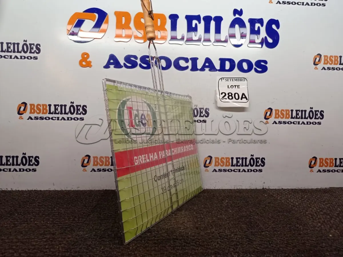 LOTE 280 - 01 GRELHA PARA CHURRASCO. (NO ESTADO) ATENÇÃO! FAZER A VISITAÇÃO ANTES DE ARREMATAR, NÃO SABEMOS SE FUNCIONA. LEILÃO NÃO TEM GARANTIA E NEM DEVOLUÇÃO, SUJEITO A POSSÍVEIS AVARIAS VISÍVEIS/OCULTAS E/OU AUSÊNCIA DE COMPONENTES.