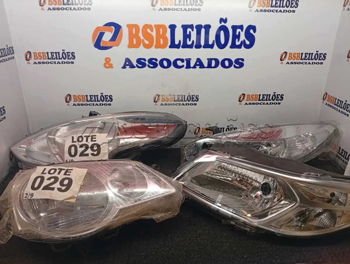LOTE 029 - 09 – FARÓIS DIVERSOS (NO ESTADO, NÃO SABEMOS SE FUNCIONA. LEILÃO NÃO TEM GARANTIA E NEM DEVOLUÇÃO, SUJEITO A POSSÍVEIS AVARIAS VISÍVEIS/OCULTAS E/OU AUSÊNCIA DE COMPONENTES)