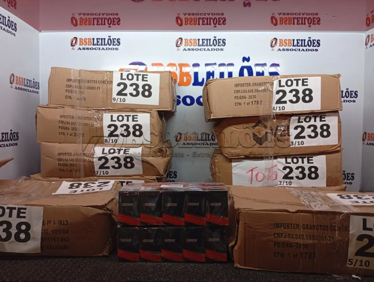 LOTE 238 - 400 - LÂMPADAS FAROL H4 12VOLTS (NO ESTADO, NÃO SABEMOS SE FUNCIONA. LEILÃO NÃO TEM GARANTIA E NEM DEVOLUÇÃO, SUJEITO A POSSÍVEIS AVARIAS VISÍVEIS/OCULTAS E/OU AUSÊNCIA DE COMPONENTES)