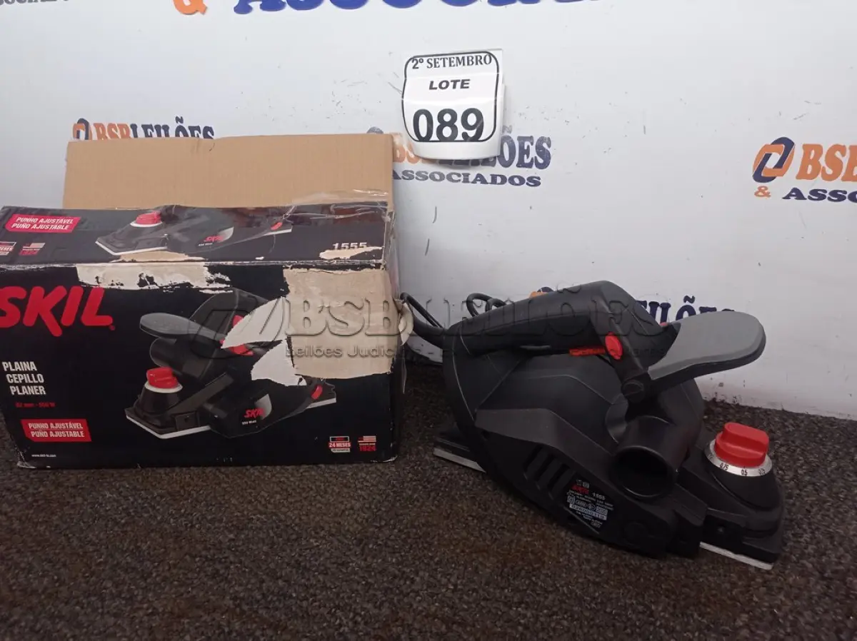 LOTE 089 - 01 PLAINA ELÉTRICA SKIL 220V NOVO. (NO ESTADO) ATENÇÃO! FAZER A VISITAÇÃO ANTES DE ARREMATAR, NÃO SABEMOS SE FUNCIONA. LEILÃO NÃO TEM GARANTIA E NEM DEVOLUÇÃO, SUJEITO A POSSÍVEIS AVARIAS VISÍVEIS/OCULTAS E/OU AUSÊNCIA DE COMPONENTES.