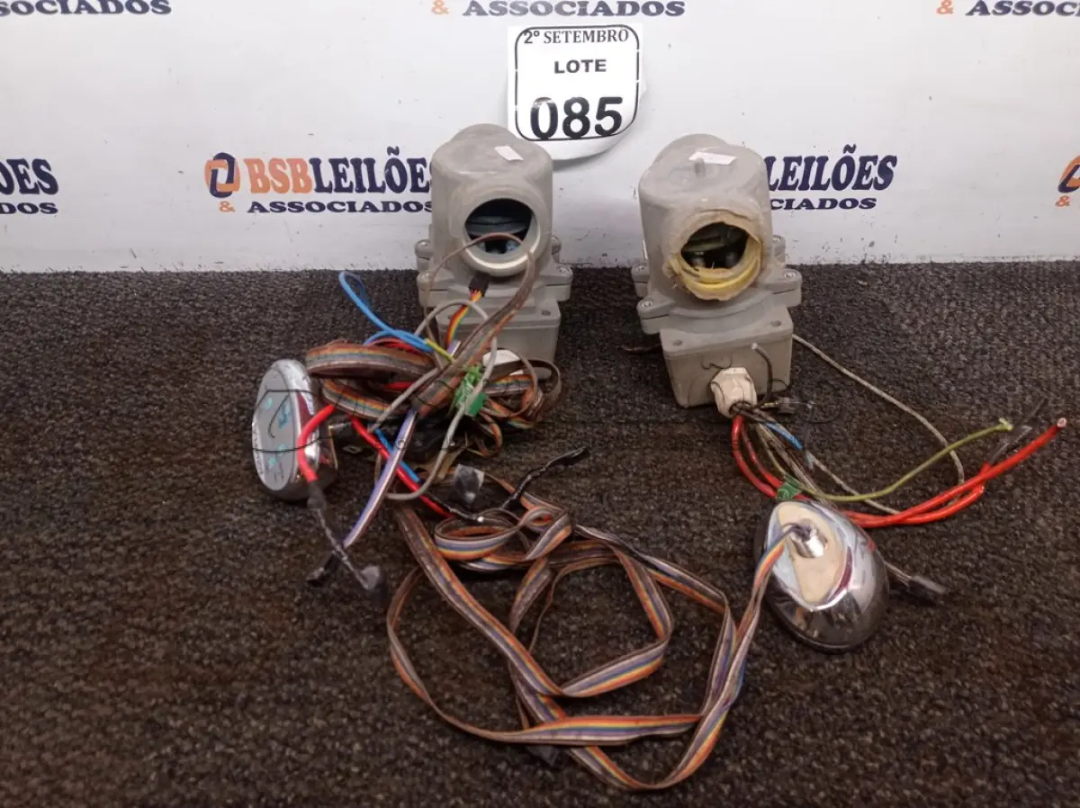 LOTE 085 - 02 AQUECEDORES PARA BANHEIRA. (NO ESTADO) ATENÇÃO! FAZER A VISITAÇÃO ANTES DE ARREMATAR, NÃO SABEMOS SE FUNCIONA. LEILÃO NÃO TEM GARANTIA E NEM DEVOLUÇÃO, SUJEITO A POSSÍVEIS AVARIAS VISÍVEIS/OCULTAS E/OU AUSÊNCIA DE COMPONENTES.