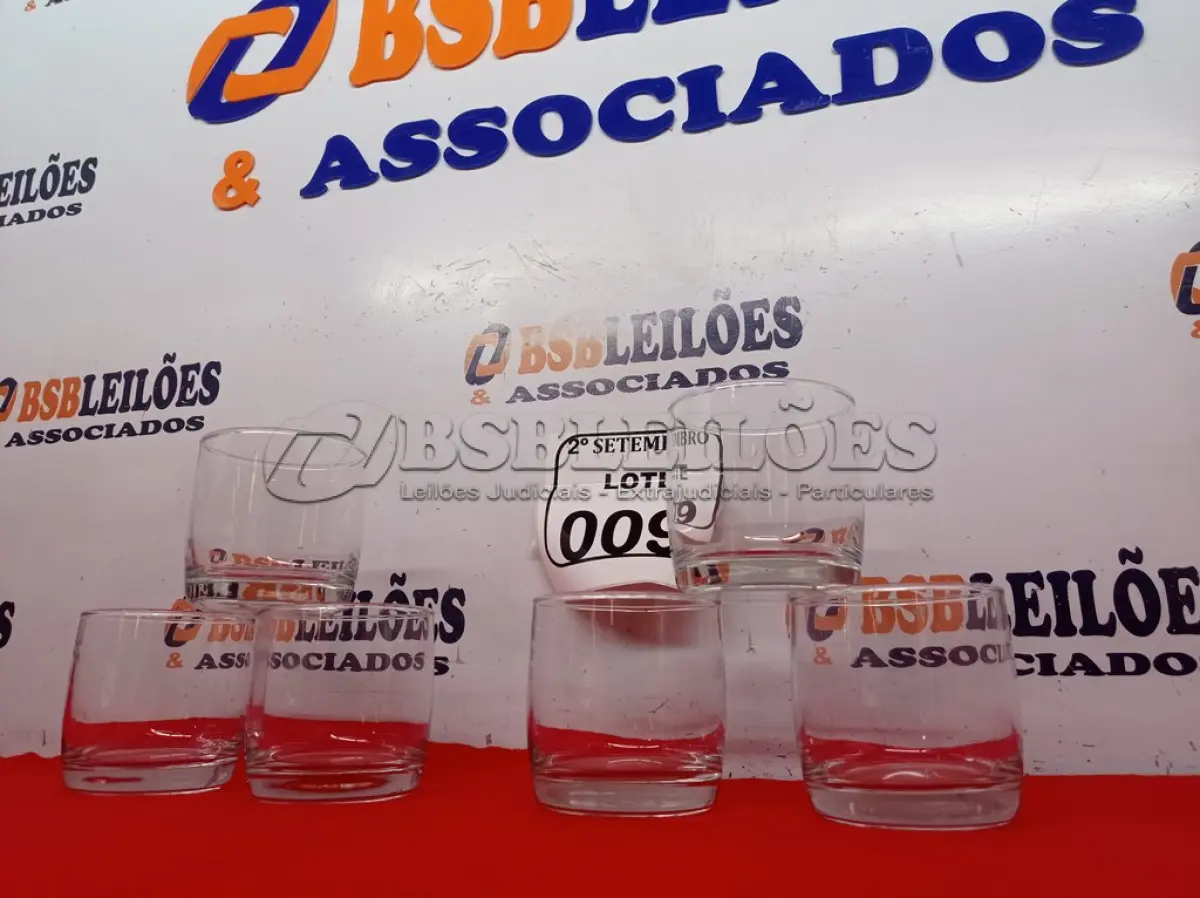 LOTE 009 - 06 COPOS DE VIDRO. (NO ESTADO) ATENÇÃO! FAZER A VISITAÇÃO ANTES DE ARREMATAR, NÃO SABEMOS SE FUNCIONA. LEILÃO NÃO TEM GARANTIA E NEM DEVOLUÇÃO, SUJEITO A POSSÍVEIS AVARIAS VISÍVEIS/OCULTAS E/OU AUSÊNCIA DE COMPONENTES.
