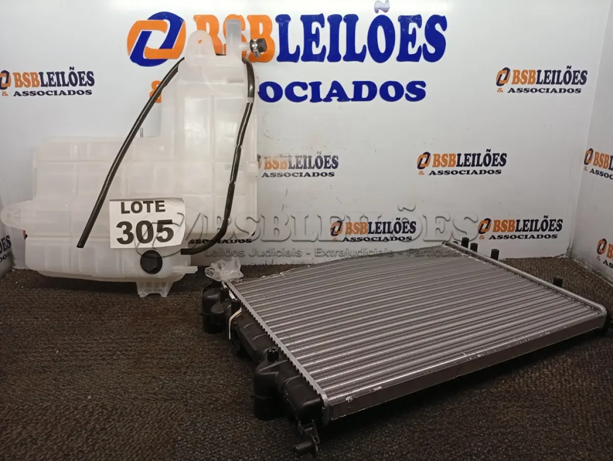LOTE 305 - 02 – RESERVATÓRIOS AUTOMOTIVOS DIVERSOS (NO ESTADO, NÃO SABEMOS SE FUNCIONA. LEILÃO NÃO TEM GARANTIA E NEM DEVOLUÇÃO, SUJEITO A POSSÍVEIS AVARIAS VISÍVEIS/OCULTAS E/OU AUSÊNCIA DE COMPONENTES)