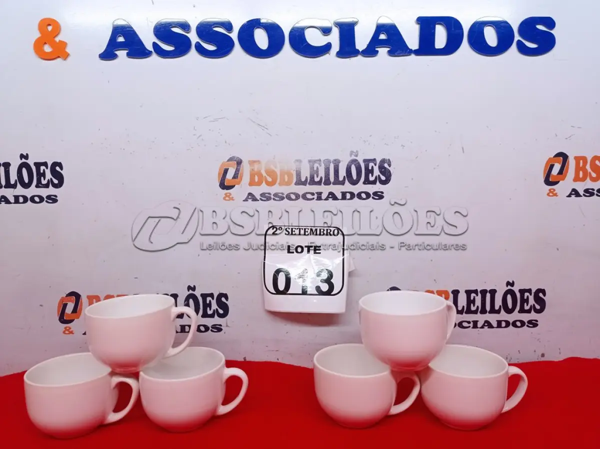 LOTE 013 - 06 XICARAS DE PORCELANA. (NO ESTADO) ATENÇÃO! FAZER A VISITAÇÃO ANTES DE ARREMATAR, NÃO SABEMOS SE FUNCIONA. LEILÃO NÃO TEM GARANTIA E NEM DEVOLUÇÃO, SUJEITO A POSSÍVEIS AVARIAS VISÍVEIS/OCULTAS E/OU AUSÊNCIA DE COMPONENTES.