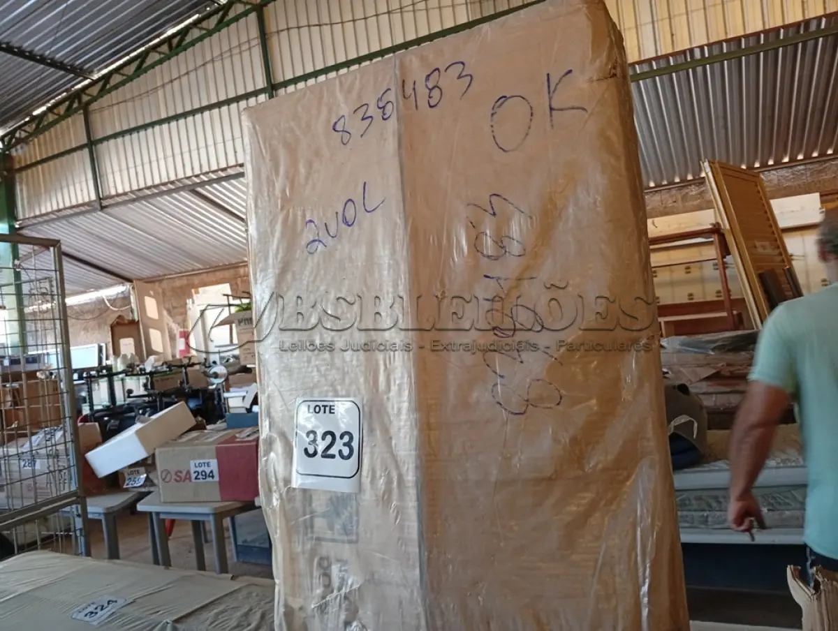 LOTE 323 - 01 RACK PARA TV ATÉ 65 COM 02 PORTAS- MP3308. (NO ESTADO, NÃO SABEMOS SE FUNCIONA. LEILÃO NÃO TEM GARANTIA E NEM DEVOLUÇÃO, SUJEITO A POSSÍVEIS AVARIAS VISÍVEIS/OCULTAS E/OU AUSÊNCIA DE COMPONENTES)