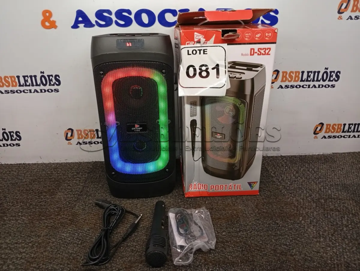 LOTE 081 - 01 – RÁDIO PORTÁTIL COM BLUETOOTH MARCA GRASEP MODELO D-S32 COM MICROFONE E CONTROLE.(NOVO) (NO ESTADO, NÃO SABEMOS SE FUNCIONA. LEILÃO NÃO TEM GARANTIA E NEM DEVOLUÇÃO, SUJEITO A POSSÍVEIS AVARIAS VISÍVEIS/OCULTAS E/OU AUSÊNCIA DE COMPONENTES)