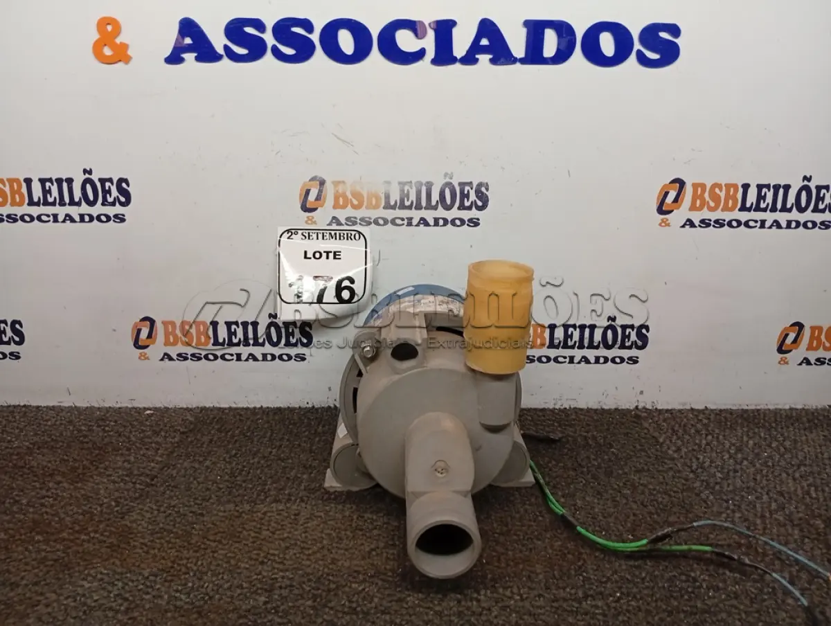 LOTE 176 - 01 MOTOR DE INDUÇÃO MONOFÁSICO. (NO ESTADO) ATENÇÃO! FAZER A VISITAÇÃO ANTES DE ARREMATAR, NÃO SABEMOS SE FUNCIONA. LEILÃO NÃO TEM GARANTIA E NEM DEVOLUÇÃO, SUJEITO A POSSÍVEIS AVARIAS VISÍVEIS/OCULTAS E/OU AUSÊNCIA DE COMPONENTES.