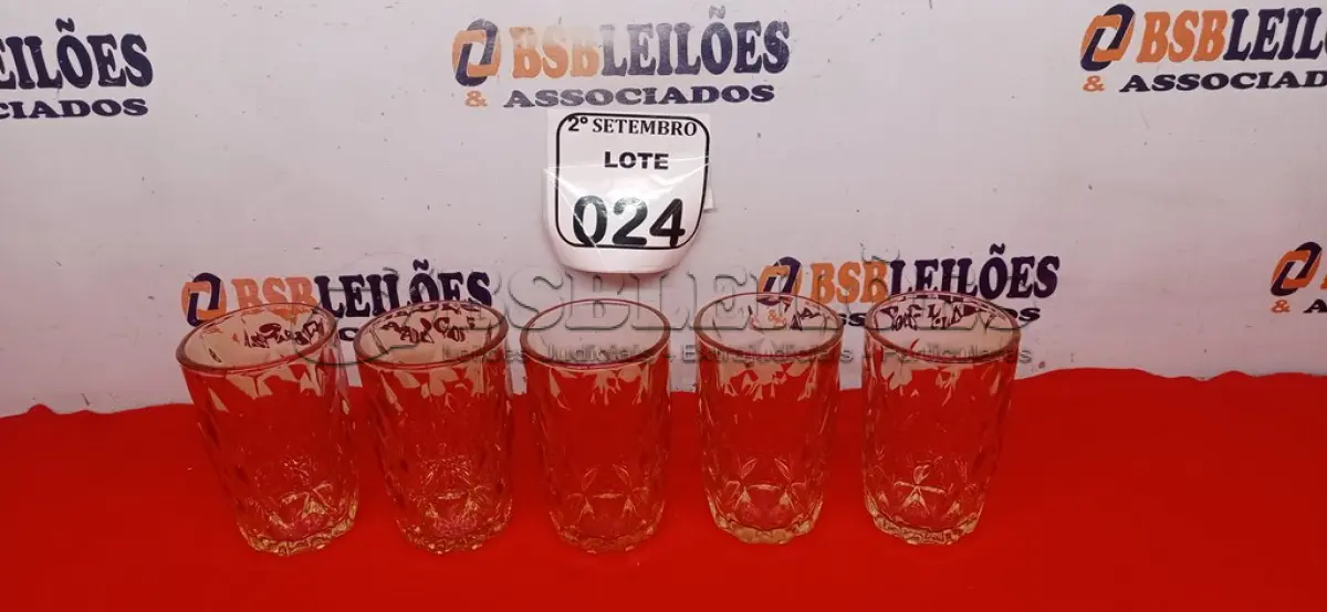 LOTE 024 - 05 COPOS DE VIDRO. (NO ESTADO) ATENÇÃO! FAZER A VISITAÇÃO ANTES DE ARREMATAR, NÃO SABEMOS SE FUNCIONA. LEILÃO NÃO TEM GARANTIA E NEM DEVOLUÇÃO, SUJEITO A POSSÍVEIS AVARIAS VISÍVEIS/OCULTAS E/OU AUSÊNCIA DE COMPONENTES.