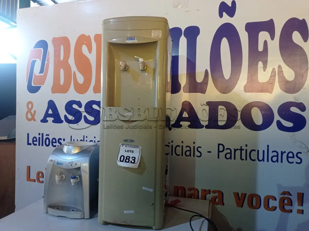 LOTE 083 - 02 BEBEDOUROS PARA GARRAFÃO SENDO UMA MARCA IBBL E OUTRO POLAR. (NO ESTADO) ATENÇÃO! FAZER A VISITAÇÃO ANTES DE ARREMATAR, NÃO SABEMOS SE FUNCIONA. LEILÃO NÃO TEM GARANTIA E NEM DEVOLUÇÃO, SUJEITO A POSSÍVEIS AVARIAS VISÍVEIS/OCULTAS E/OU AUSÊNCIA DE COMPONENTES.