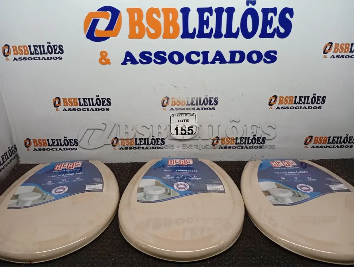 LOTE 155 - 03 ASSENTO ALMOFADADO PRIME BG HERC.  (NO ESTADO) ATENÇÃO! FAZER A VISITAÇÃO ANTES DE ARREMATAR, NÃO SABEMOS SE FUNCIONA. LEILÃO NÃO TEM GARANTIA E NEM DEVOLUÇÃO, SUJEITO A POSSÍVEIS AVARIAS VISÍVEIS/OCULTAS E/OU AUSÊNCIA DE COMPONENTES.
