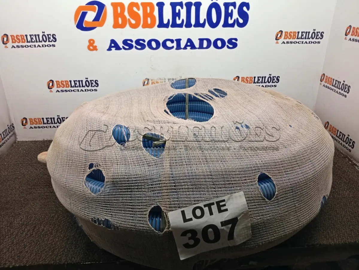 LOTE 307 - 01 – ROLO DE MANGUEIRA (NO ESTADO, NÃO SABEMOS SE FUNCIONA. LEILÃO NÃO TEM GARANTIA E NEM DEVOLUÇÃO, SUJEITO A POSSÍVEIS AVARIAS VISÍVEIS/OCULTAS E/OU AUSÊNCIA DE COMPONENTES)