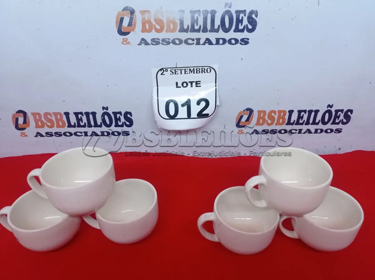 LOTE 012 - 06 XICARAS DE PORCELANA. (NO ESTADO) ATENÇÃO! FAZER A VISITAÇÃO ANTES DE ARREMATAR, NÃO SABEMOS SE FUNCIONA. LEILÃO NÃO TEM GARANTIA E NEM DEVOLUÇÃO, SUJEITO A POSSÍVEIS AVARIAS VISÍVEIS/OCULTAS E/OU AUSÊNCIA DE COMPONENTES.