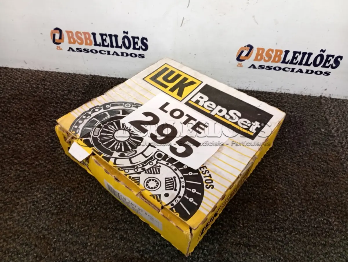 LOTE 295 - 01 - KIT EMBREAGEM - LUK - 618 2263 09 (NO ESTADO, NÃO SABEMOS SE FUNCIONA. LEILÃO NÃO TEM GARANTIA E NEM DEVOLUÇÃO, SUJEITO A POSSÍVEIS AVARIAS VISÍVEIS/OCULTAS E/OU AUSÊNCIA DE COMPONENTES)