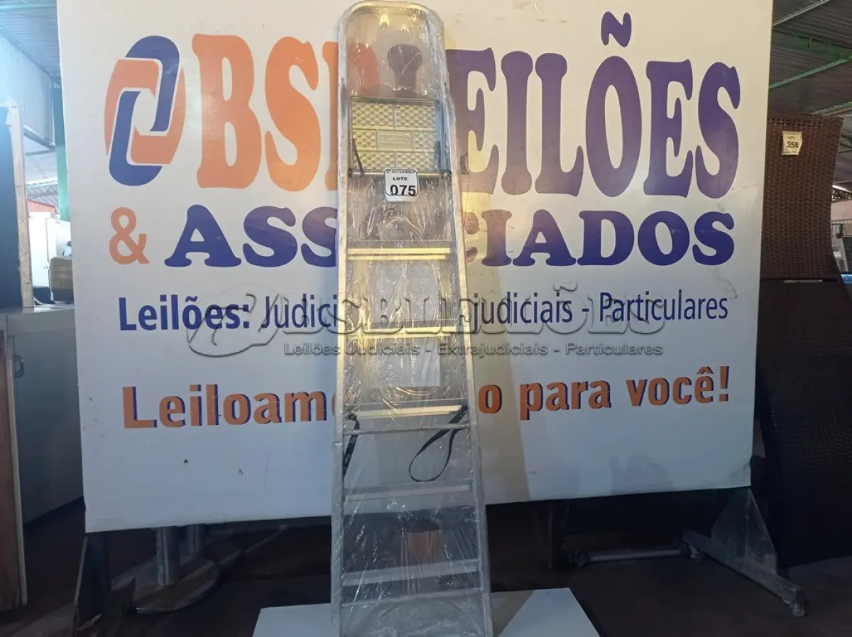 LOTE 075 - 01 ESCADA ALUMINIO 06 DEGRAUS MAESTRO.  (NO ESTADO) ATENÇÃO! FAZER A VISITAÇÃO ANTES DE ARREMATAR, NÃO SABEMOS SE FUNCIONA. LEILÃO NÃO TEM GARANTIA E NEM DEVOLUÇÃO, SUJEITO A POSSÍVEIS AVARIAS VISÍVEIS/OCULTAS E/OU AUSÊNCIA DE COMPONENTES.