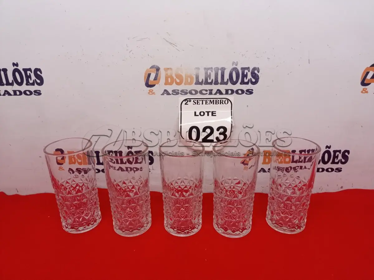 LOTE 023 - 05 COPOS DE VIDRO DIVERSOS. (NO ESTADO) ATENÇÃO! FAZER A VISITAÇÃO ANTES DE ARREMATAR, NÃO SABEMOS SE FUNCIONA. LEILÃO NÃO TEM GARANTIA E NEM DEVOLUÇÃO, SUJEITO A POSSÍVEIS AVARIAS VISÍVEIS/OCULTAS E/OU AUSÊNCIA DE COMPONENTES.