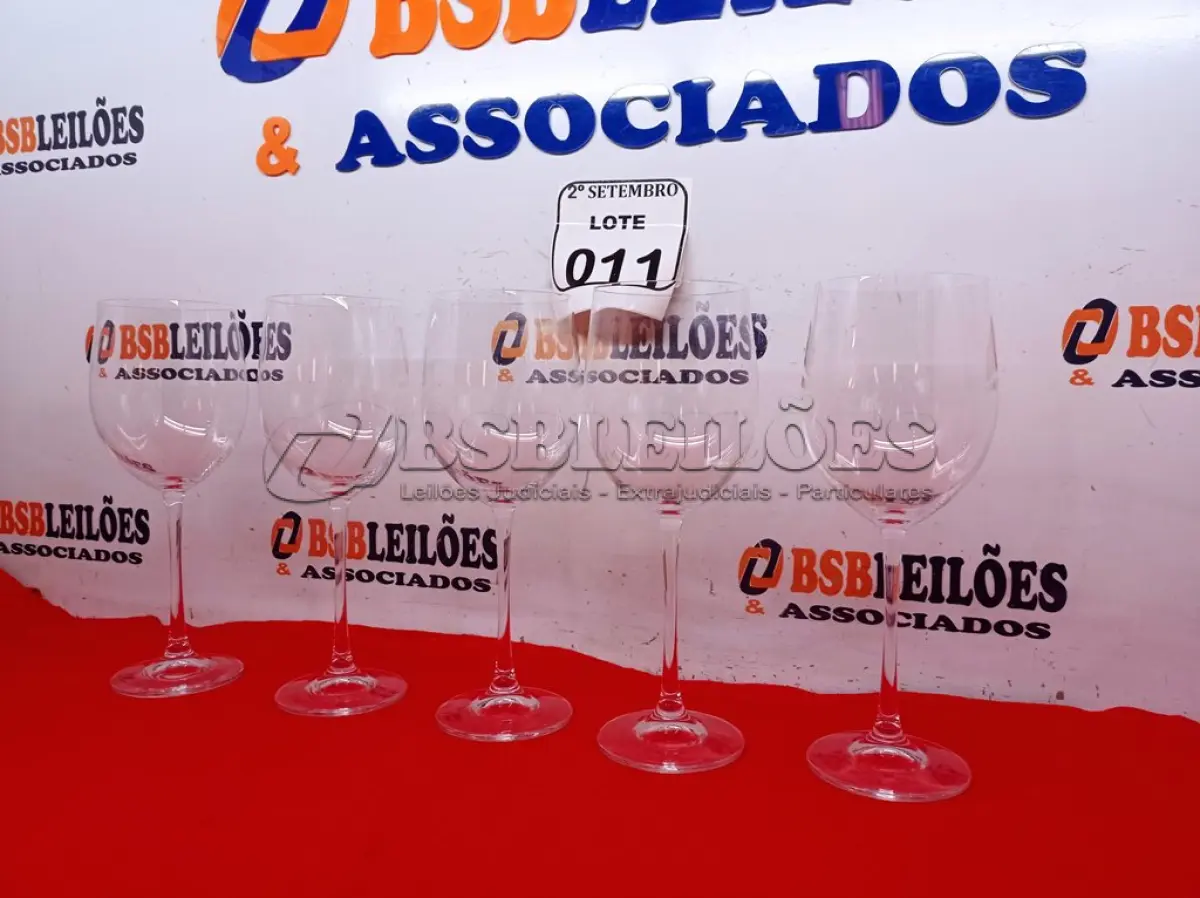 LOTE 011 - 05 TAÇAS DE VIDRO FINO. (NO ESTADO) ATENÇÃO! FAZER A VISITAÇÃO ANTES DE ARREMATAR, NÃO SABEMOS SE FUNCIONA. LEILÃO NÃO TEM GARANTIA E NEM DEVOLUÇÃO, SUJEITO A POSSÍVEIS AVARIAS VISÍVEIS/OCULTAS E/OU AUSÊNCIA DE COMPONENTES.