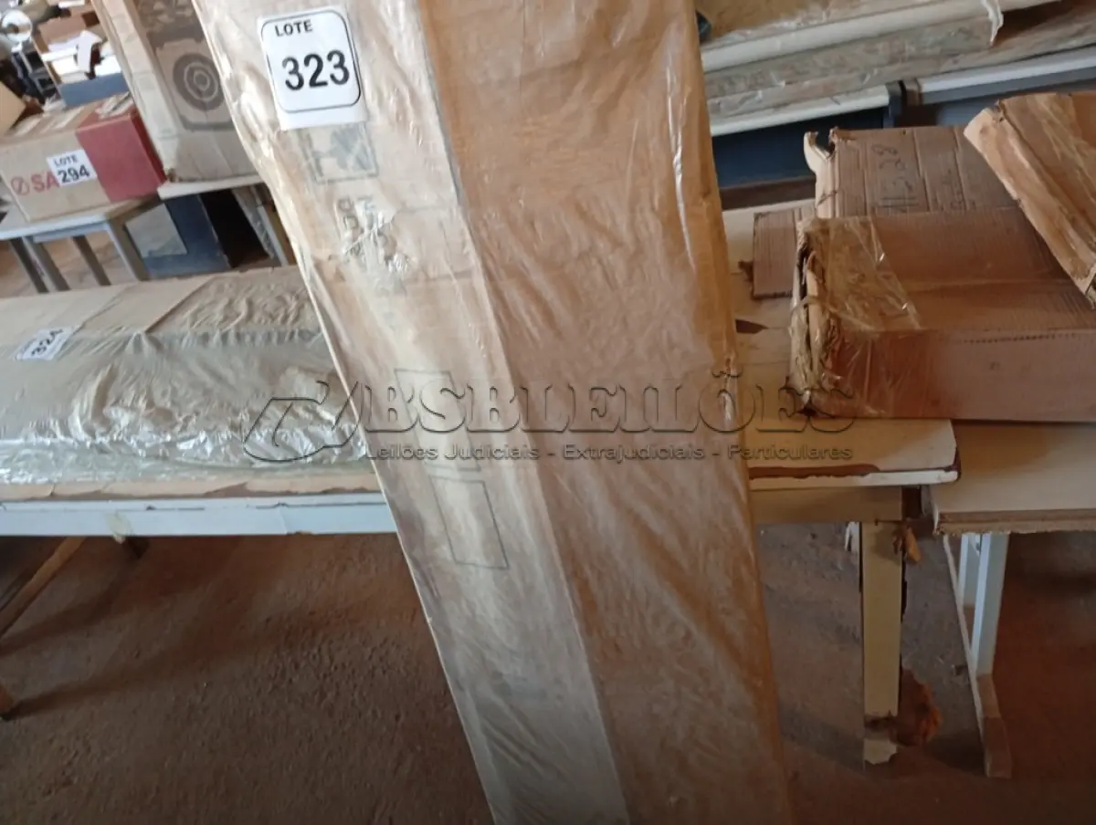 LOTE 323 - 01 RACK PARA TV ATÉ 65 COM 02 PORTAS- MP3308. (NO ESTADO, NÃO SABEMOS SE FUNCIONA. LEILÃO NÃO TEM GARANTIA E NEM DEVOLUÇÃO, SUJEITO A POSSÍVEIS AVARIAS VISÍVEIS/OCULTAS E/OU AUSÊNCIA DE COMPONENTES)