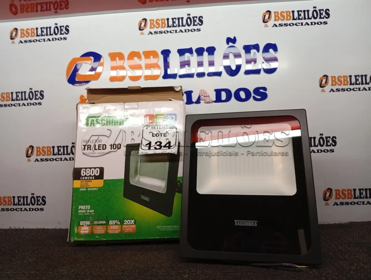 LOTE 134 - 01 REFLETORES TR LED 100W 3000K PRETO – TASHIBRA NOVO. (NO ESTADO) ATENÇÃO! FAZER A VISITAÇÃO ANTES DE ARREMATAR, NÃO SABEMOS SE FUNCIONA. LEILÃO NÃO TEM GARANTIA E NEM DEVOLUÇÃO, SUJEITO A POSSÍVEIS AVARIAS VISÍVEIS/OCULTAS E/OU AUSÊNCIA DE COMPONENTES.