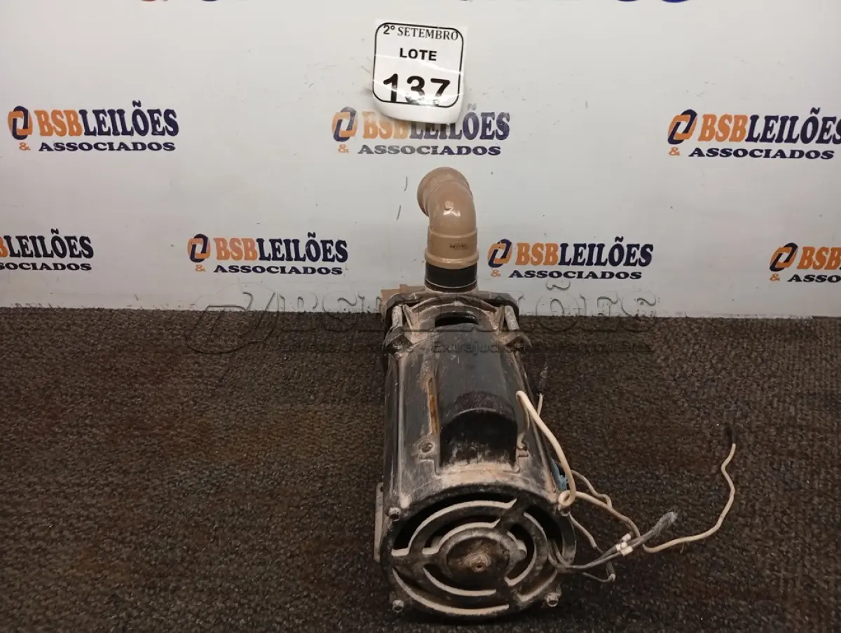 LOTE 137 - 01 MOTOR DE INDUÇÃO MONOFÁSICO DE GAIOLA. (NO ESTADO) ATENÇÃO! FAZER A VISITAÇÃO ANTES DE ARREMATAR, NÃO SABEMOS SE FUNCIONA. LEILÃO NÃO TEM GARANTIA E NEM DEVOLUÇÃO, SUJEITO A POSSÍVEIS AVARIAS VISÍVEIS/OCULTAS E/OU AUSÊNCIA DE COMPONENTES.