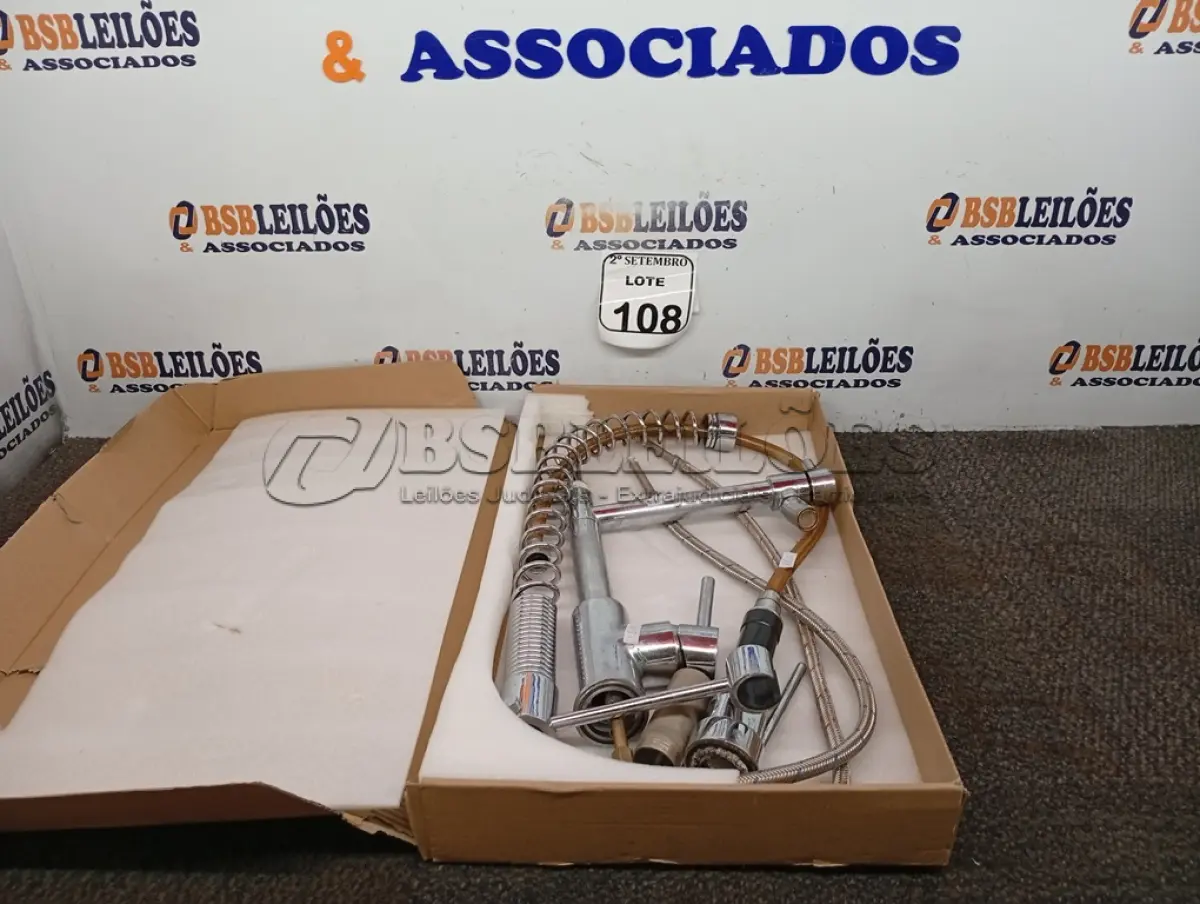 LOTE 108 - TORNEIRA MONOCOMANDO GOURMET. (NO ESTADO) ATENÇÃO! FAZER A VISITAÇÃO ANTES DE ARREMATAR, NÃO SABEMOS SE FUNCIONA. LEILÃO NÃO TEM GARANTIA E NEM DEVOLUÇÃO, SUJEITO A POSSÍVEIS AVARIAS VISÍVEIS/OCULTAS E/OU AUSÊNCIA DE COMPONENTES.