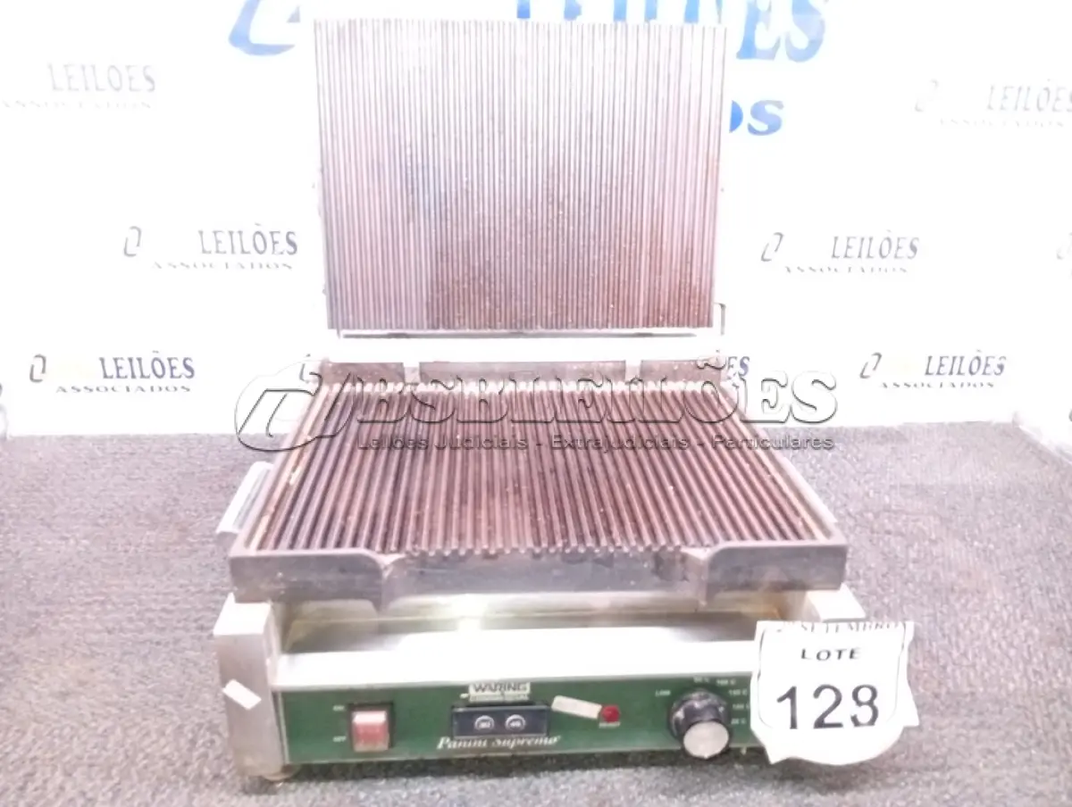 LOTE 128 - 01 CHAPA ELÉTRICA MARCA WARING. (NO ESTADO) ATENÇÃO! FAZER A VISITAÇÃO ANTES DE ARREMATAR, NÃO SABEMOS SE FUNCIONA. LEILÃO NÃO TEM GARANTIA E NEM DEVOLUÇÃO, SUJEITO A POSSÍVEIS AVARIAS VISÍVEIS/OCULTAS E/OU AUSÊNCIA DE COMPONENTES.
