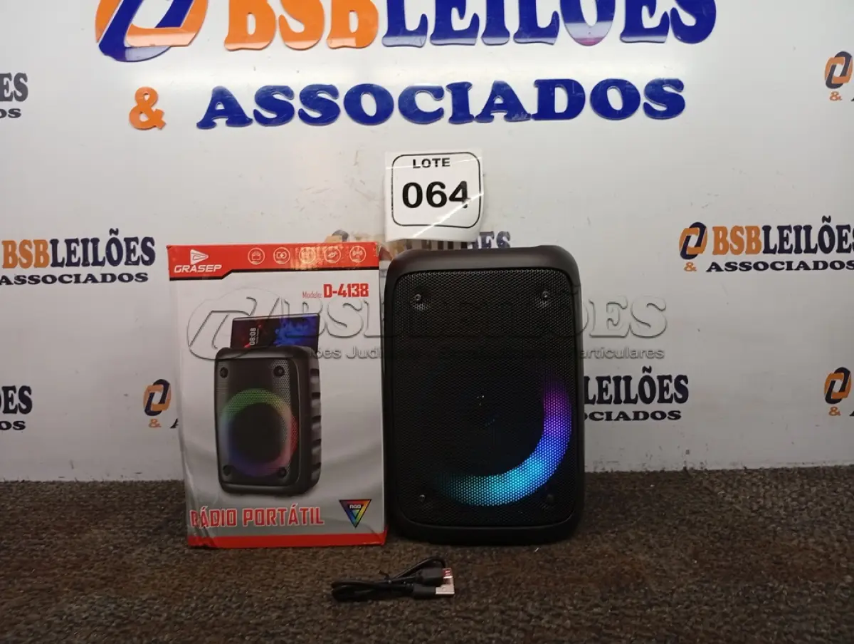 LOTE 064 - 01 – RÁDIO PORTÁTIL COM BLUETOOTH MARCA GRASEP MODELO D-4138.(NOVO) (NO ESTADO, NÃO SABEMOS SE FUNCIONA. LEILÃO NÃO TEM GARANTIA E NEM DEVOLUÇÃO, SUJEITO A POSSÍVEIS AVARIAS