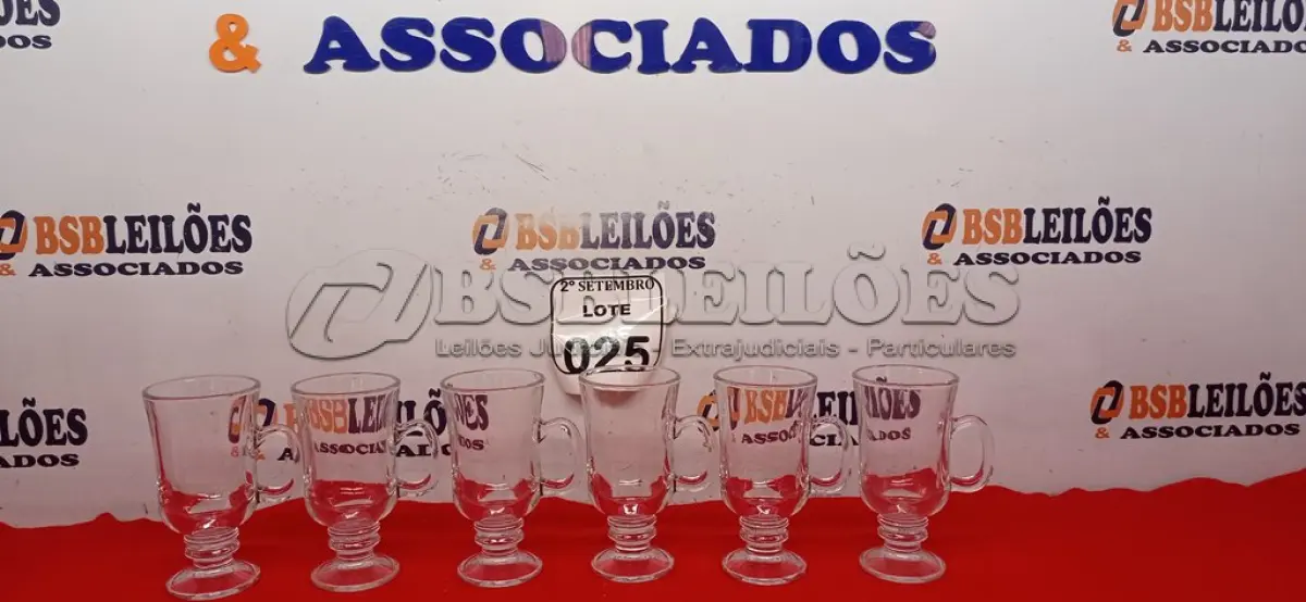 LOTE 025 - 06 COPOS PARA CAPUCCINO. (NO ESTADO) ATENÇÃO! FAZER A VISITAÇÃO ANTES DE ARREMATAR, NÃO SABEMOS SE FUNCIONA. LEILÃO NÃO TEM GARANTIA E NEM DEVOLUÇÃO, SUJEITO A POSSÍVEIS AVARIAS VISÍVEIS/OCULTAS E/OU AUSÊNCIA DE COMPONENTES.