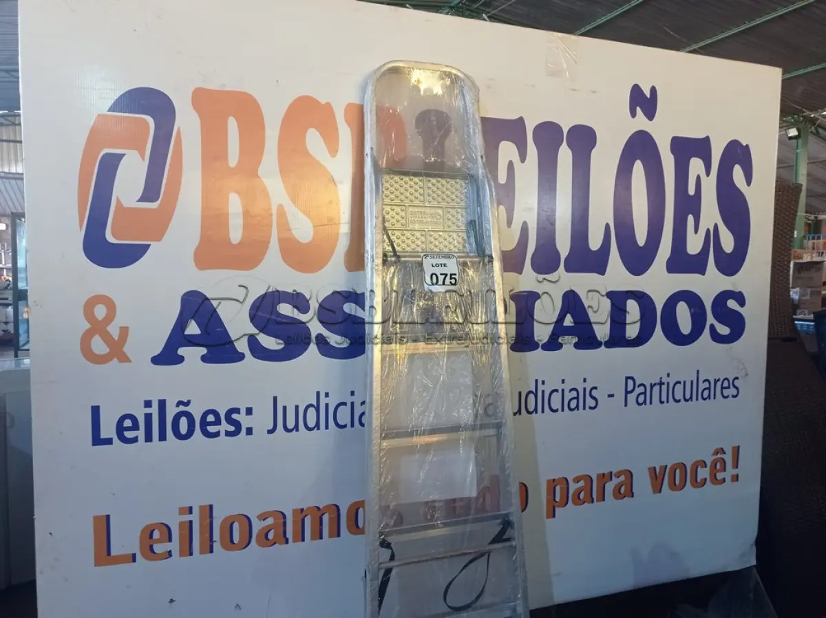 LOTE 075 - 01 ESCADA ALUMINIO 06 DEGRAUS MAESTRO.  (NO ESTADO) ATENÇÃO! FAZER A VISITAÇÃO ANTES DE ARREMATAR, NÃO SABEMOS SE FUNCIONA. LEILÃO NÃO TEM GARANTIA E NEM DEVOLUÇÃO, SUJEITO A POSSÍVEIS AVARIAS VISÍVEIS/OCULTAS E/OU AUSÊNCIA DE COMPONENTES.