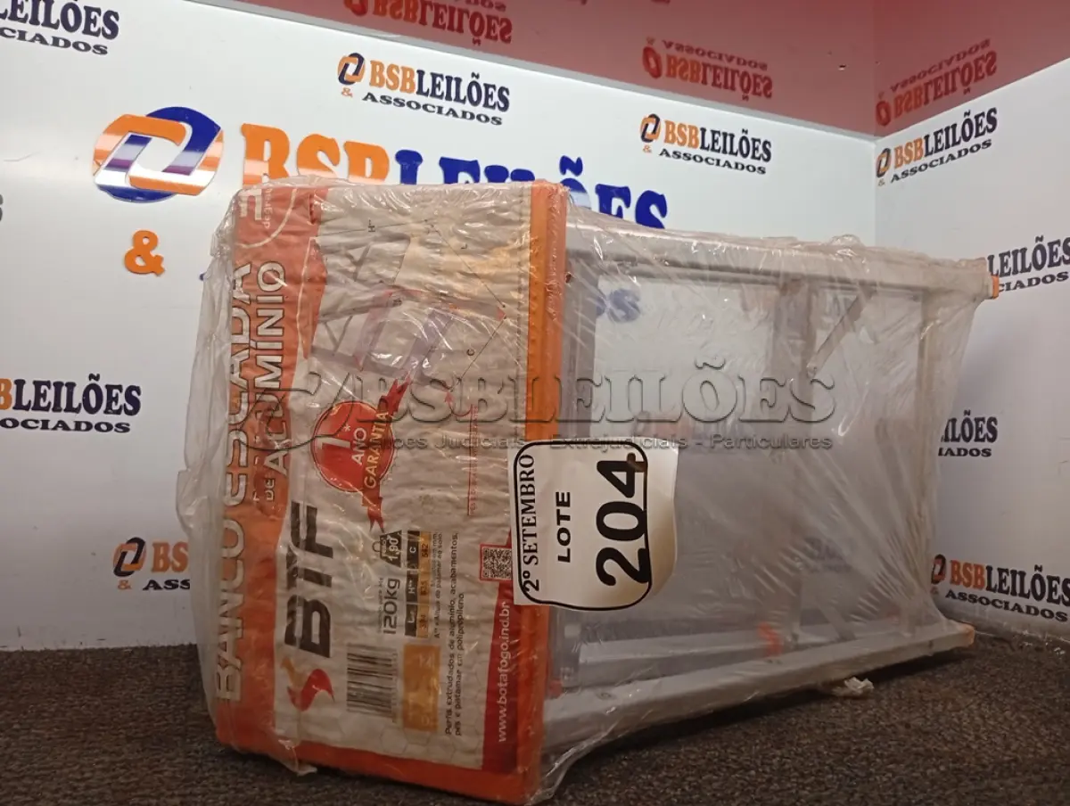 LOTE 204 - 01 BANCO ESCADA DE ALUMÍNIO MARCA BTF. (NO ESTADO) ATENÇÃO! FAZER A VISITAÇÃO ANTES DE ARREMATAR, NÃO SABEMOS SE FUNCIONA. LEILÃO NÃO TEM GARANTIA E NEM DEVOLUÇÃO, SUJEITO A POSSÍVEIS AVARIAS VISÍVEIS/OCULTAS E/OU AUSÊNCIA DE COMPONENTES.