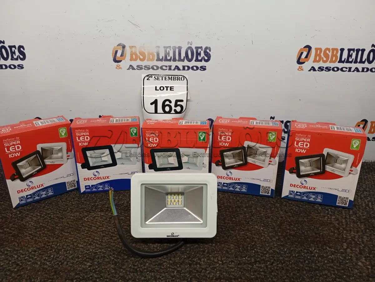 LOTE 165 - 05 REFLETORES DECORLED SUPERLED 220V 10W LUZ BRANCA –DECORLUX NOVO. (NO ESTADO) ATENÇÃO! FAZER A VISITAÇÃO ANTES DE ARREMATAR, NÃO SABEMOS SE FUNCIONA. LEILÃO NÃO TEM GARANTIA E NEM DEVOLUÇÃO, SUJEITO A POSSÍVEIS AVARIAS VISÍVEIS/OCULTAS E/OU AUSÊNCIA DE COMPONENTES.