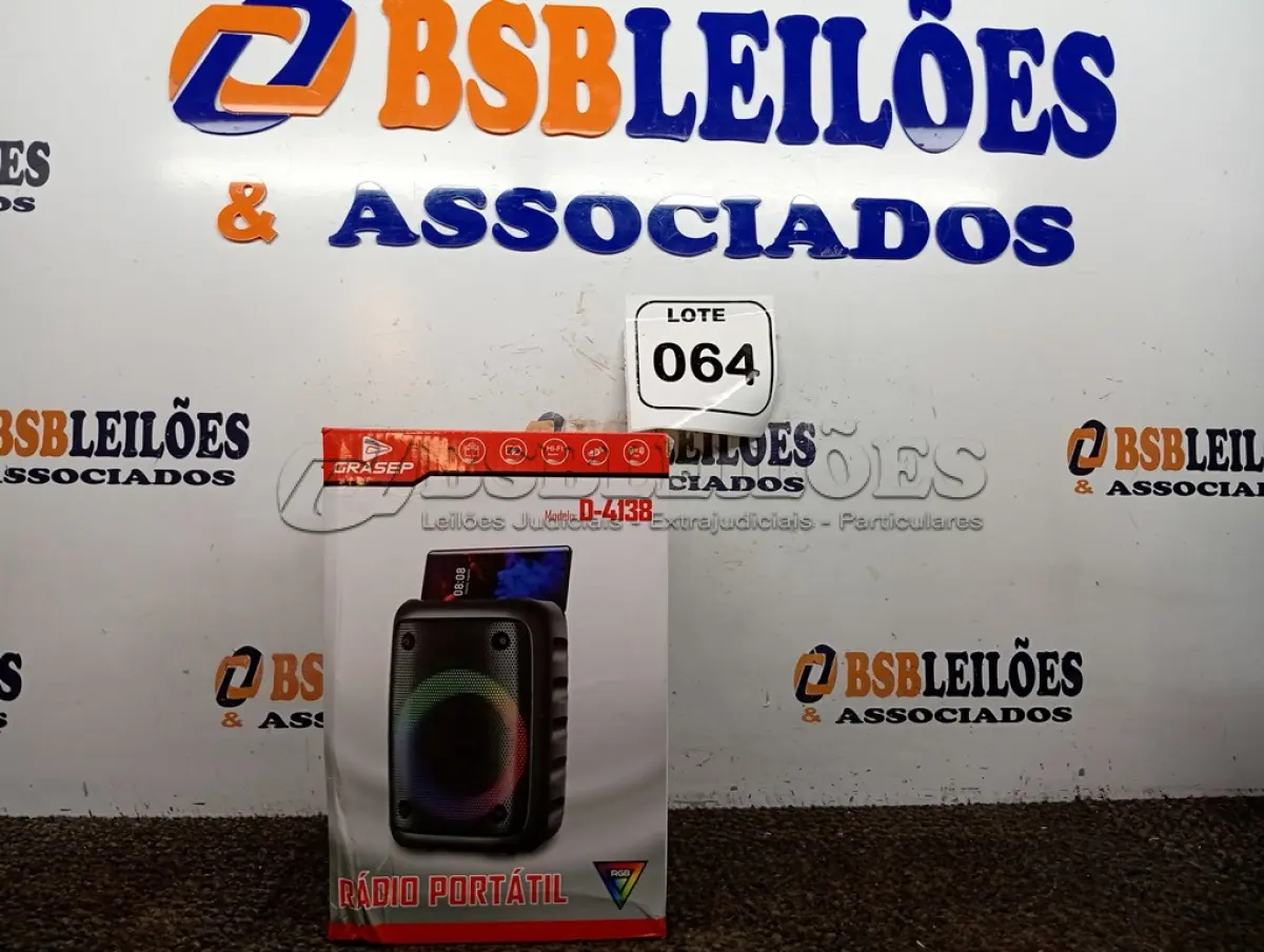 LOTE 064 - 01 – RÁDIO PORTÁTIL COM BLUETOOTH MARCA GRASEP MODELO D-4138.(NOVO) (NO ESTADO, NÃO SABEMOS SE FUNCIONA. LEILÃO NÃO TEM GARANTIA E NEM DEVOLUÇÃO, SUJEITO A POSSÍVEIS AVARIAS